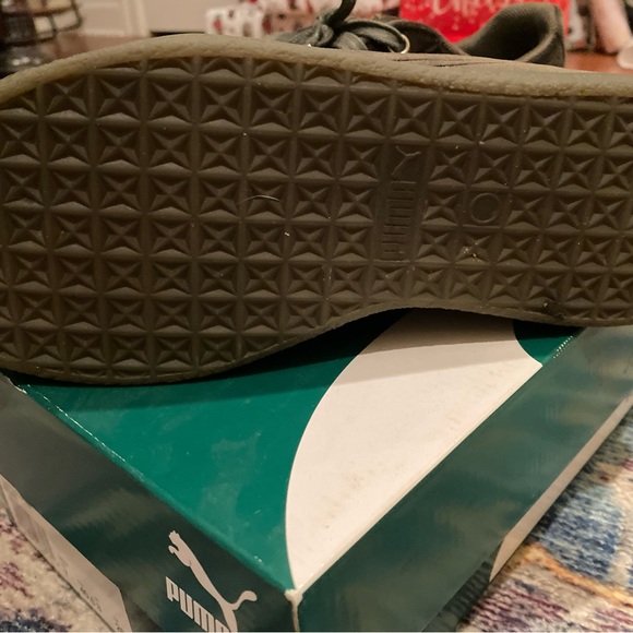 Velvet Puma Sneakers - Picture 4 of 4